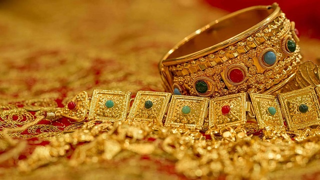 Gold rate in India decreases by Rs 150 for 24 carat and 22 carat today